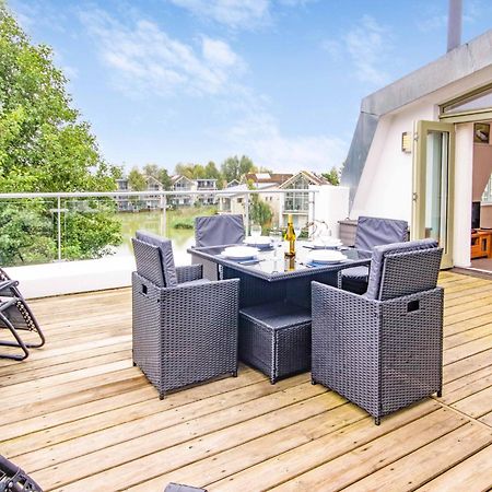 Crow'S Nest Penthouse Apartment With Free Spa Access Somerford Keynes Exterior foto