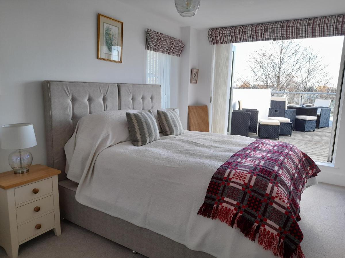 Crow'S Nest Penthouse Apartment With Free Spa Access Somerford Keynes Exterior foto