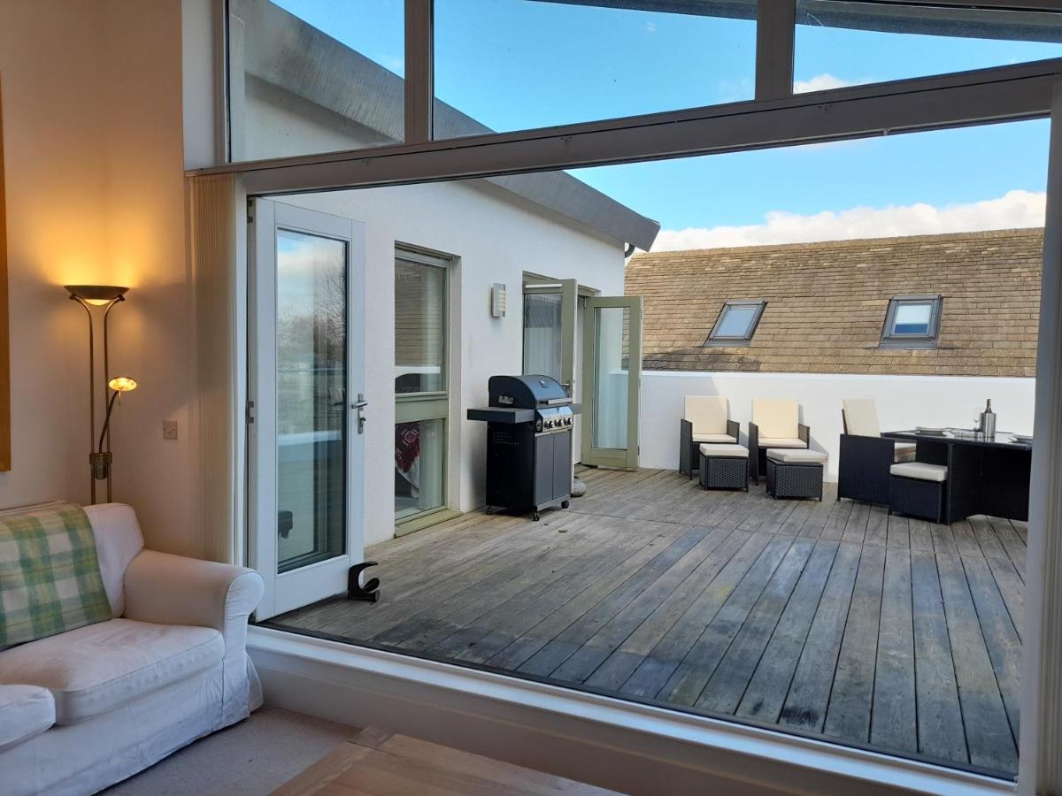 Crow'S Nest Penthouse Apartment With Free Spa Access Somerford Keynes Exterior foto