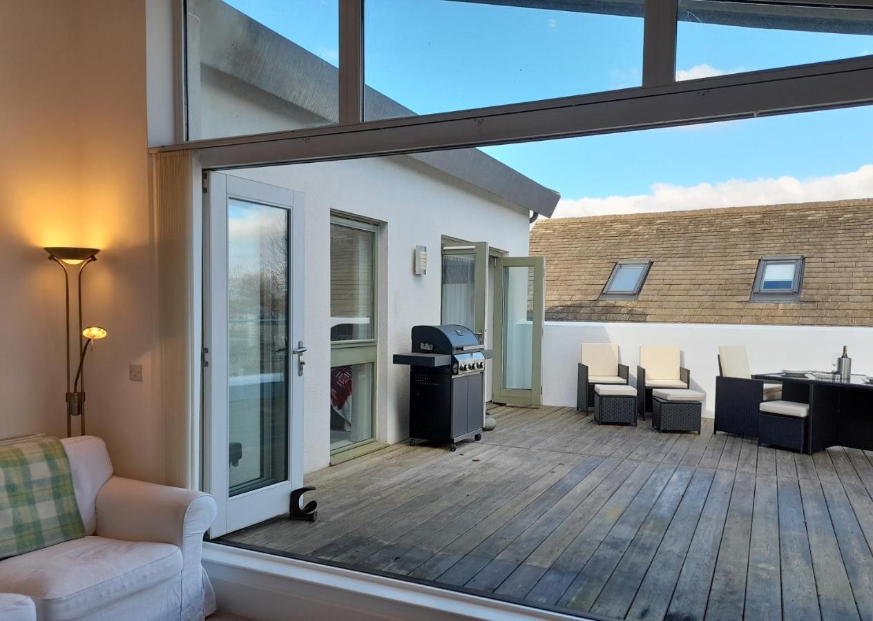 Crow'S Nest Penthouse Apartment With Free Spa Access Somerford Keynes Exterior foto