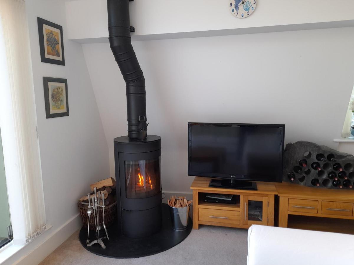 Crow'S Nest Penthouse Apartment With Free Spa Access Somerford Keynes Exterior foto