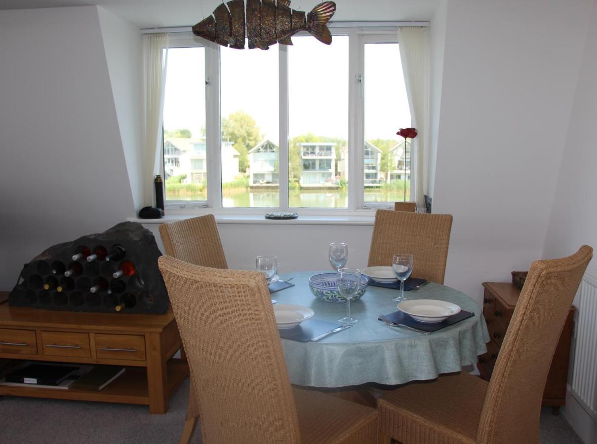 Crow'S Nest Penthouse Apartment With Free Spa Access Somerford Keynes Exterior foto