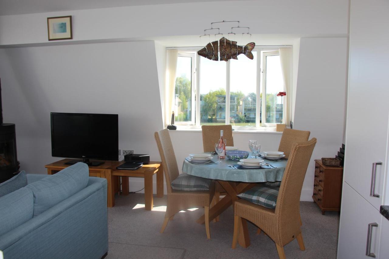 Crow'S Nest Penthouse Apartment With Free Spa Access Somerford Keynes Exterior foto