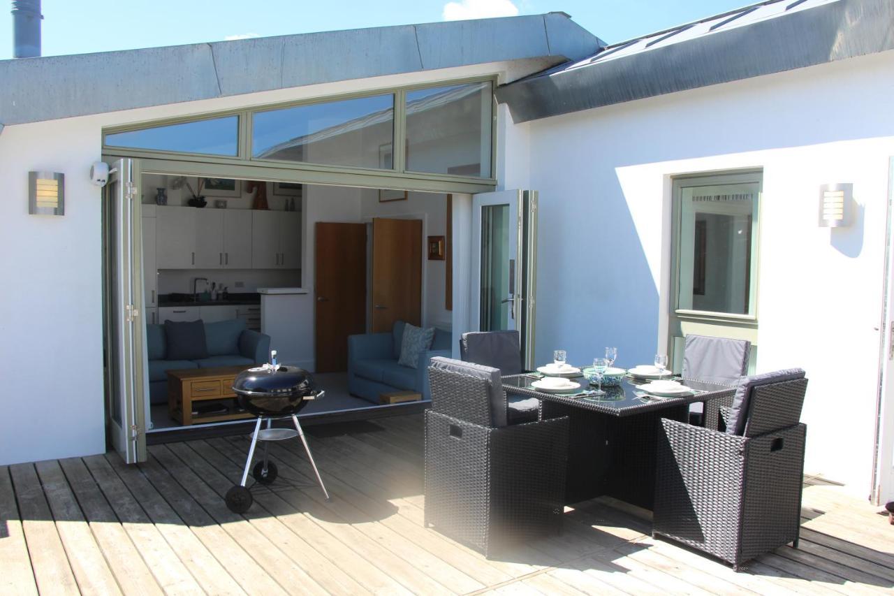 Crow'S Nest Penthouse Apartment With Free Spa Access Somerford Keynes Exterior foto