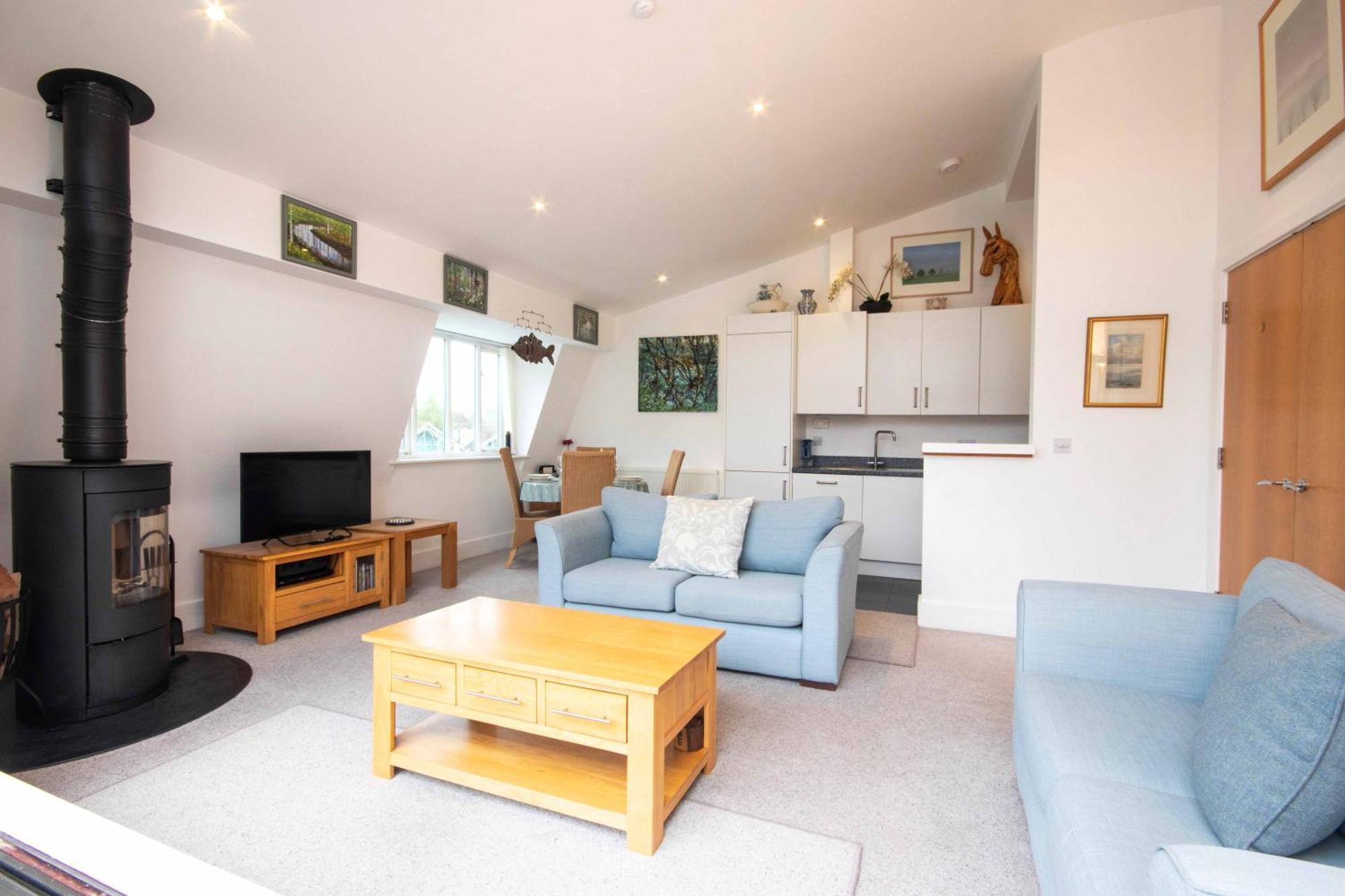 Crow'S Nest Penthouse Apartment With Free Spa Access Somerford Keynes Exterior foto
