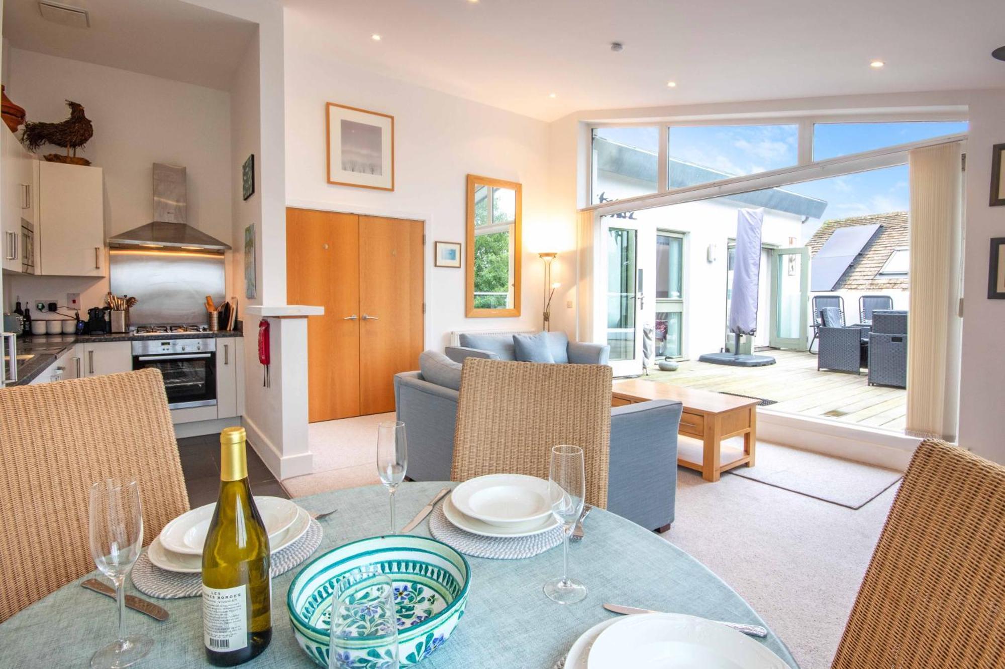 Crow'S Nest Penthouse Apartment With Free Spa Access Somerford Keynes Exterior foto