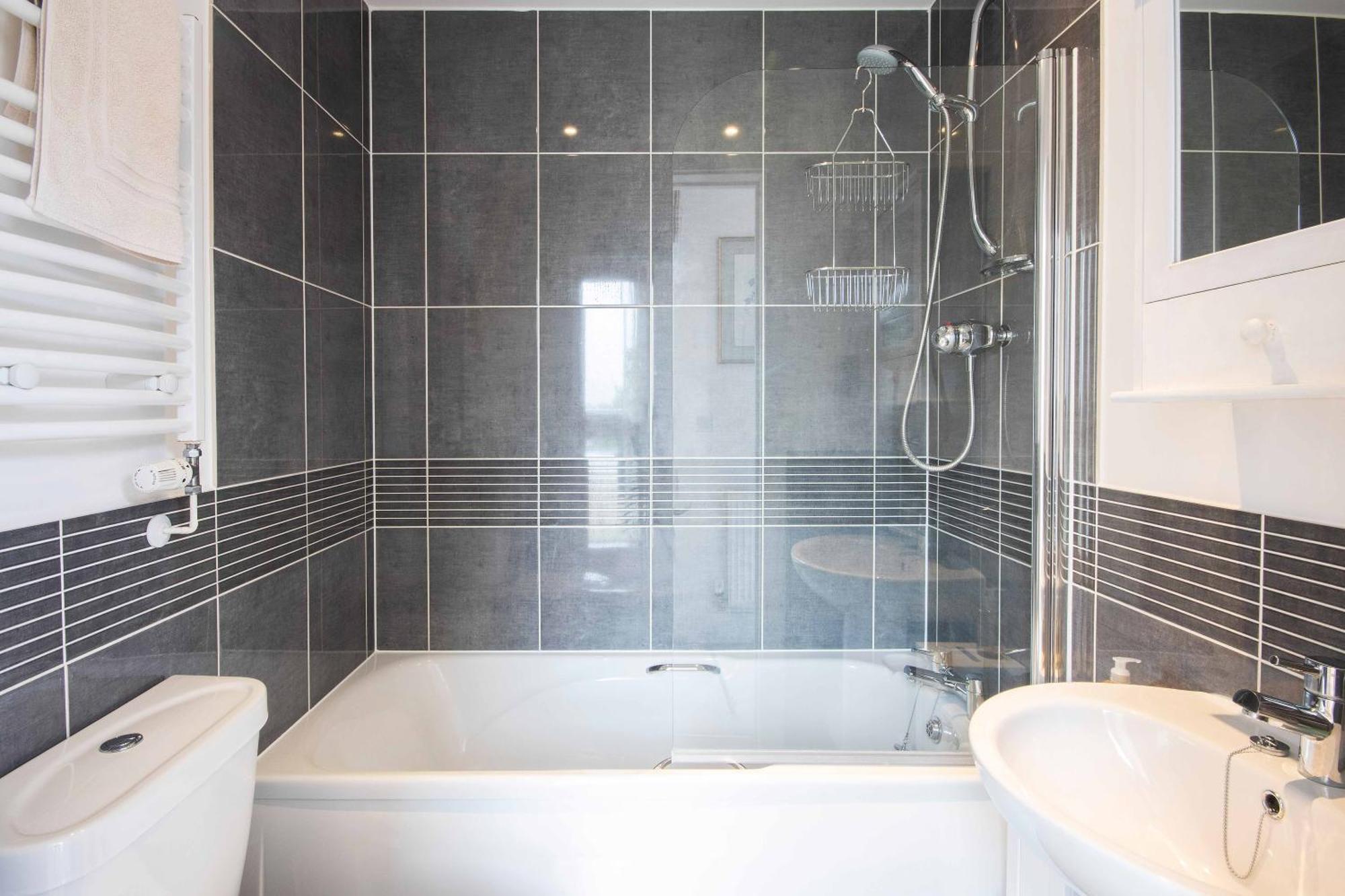 Crow'S Nest Penthouse Apartment With Free Spa Access Somerford Keynes Exterior foto